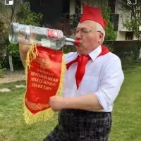 Всех бывших пионеров - С ПРАЗДНИКОМ!
Бывший пионер Санька, 49 годиков...
З.Ы.: на фото не я