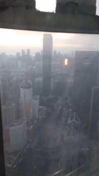 сколько эмоций получили люди во внешних лифтах.