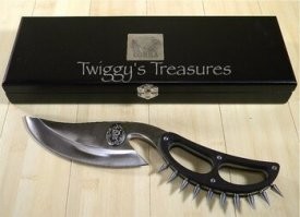 Cobra: Stallone's Knife MC-2096
Price:	$189.99
This museum quality replica has been hand crafted with pride from the fines materials available and comes complete with a themed wooden display box.