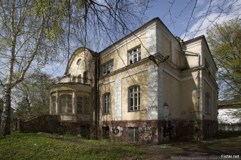 В Калининграде огромное количество особняков и усадьб, замков и церквей времен Пруссии в ужасном состоянии, разваливаются на глазах!!   эти фотки это капля в океане