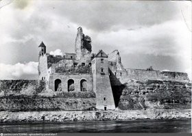 Нарва. Замок Германа. Сразу после войны и сейчас.