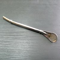 Идиоты, это нифига не соломинка для мохито. Это всего лишь бомбилья. Трубочка для питься чая мате.