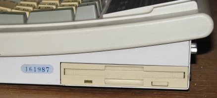 А как вам такой предшественник ноутбука на 386?