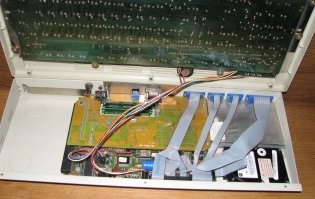 А как вам такой предшественник ноутбука на 386?