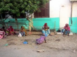 Ну не особо они хотят работать, может быть..... Джибути. Фото личное.