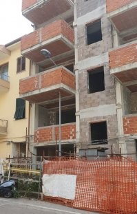 Вот тут меня больше смущает сама технология изготовления пола на этих балконах.