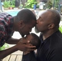 Будет очень круто, если лет через 20 в кадре появится четвертый. Классное фото