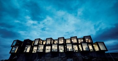 В качестве офисного сооружения- самое оно! Для жилья- сомнительно.