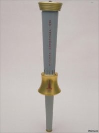 Фото №2. Вообще-то факел летней Олимпиады 1980 года в Москве был другим. В 1979-80 годах его чуть ли не каждый день показывали по ТВ СССР. Я сам видел когда летом 1980-го его пронесли спортсмены-факелоносцы по подмосковному городу Чехову. Забавно. Погуглил, оказалось, что эту фотку с этим комментарием три года назад в фейсбуке опубликовало ТАСС. ;)