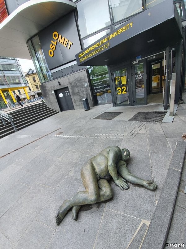 памятник мертвому и толстому челу в Осло