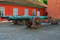 Это ни разу не Павлин, это две пушки Волк работы Чохова. Хранятся в шведском музее.