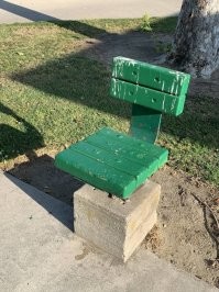 27. Скамейка на одного человека , или двух голубей ...