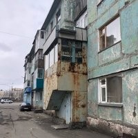 Балкон с погребом,только погреб не под землёй.