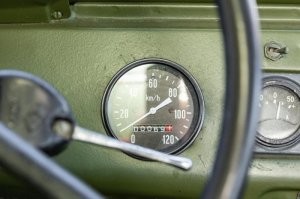 Красная цифирька - отсчитывает сотни метров. Так что пробег ... 69,1 км  только вот ... в каком круге ???