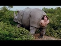 Застрял в динозавре: самая нелепая смерть