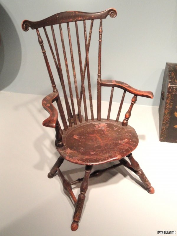 "подвижной шарнир между двумя сидениями"
Это как? Картинку в студию!

"Виндзорский стул   он же вращающееся кресло!"
Вот - что такое виндзорский стул:
