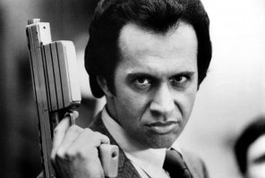 Gene Simmons, бас-гитара KISS. По-моему даже в паре фильмов снялся, точно  помню террориста играл.