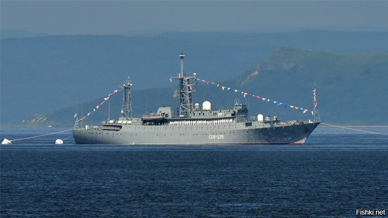 Ну он как бы так выглядит. Более мирно. А на фотке крейсер какой-то, если бы такой подошел, американцы бы уже на весь мир трубили об агрессии