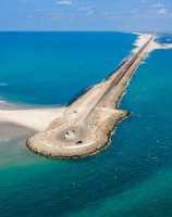 Тут был один раз. В Индии это. И фото кстати немного отфотошопено,там видно и материк(Индия) и Шри ланку в другую сторону(если погода хорошая).