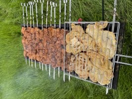 Во первых старо как говно мамонта…..
Во вторых, лично Я кайфую от процесса… мангал , мясо , рядом компания , рюмашка или пивко в процессе, первая проба моя как раз бод рюмочку…  нах мне этот шашлычный бездушный робот????
Я лучше сам