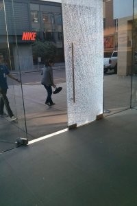 Вообще-то такие двери должны быть с доводчиком, именно во избежание таких случаев, так сказать.