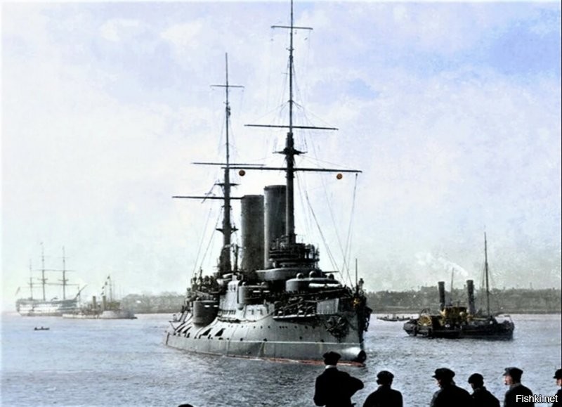 1907 год. Броненосец "Цесаревич" в Портсмут, Великобритания. На заднем плане действующий, хоть и учебный, линейный корабль британского флота.
