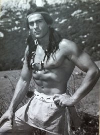 Настоящие индейцы ходят топлес. Так что нам то не заливайте.