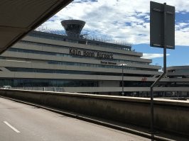 В темноте и прага красивая . Кельн днем , ждал поезд , перепутал расписание пришлось 4 часа на вокзале сидеть .