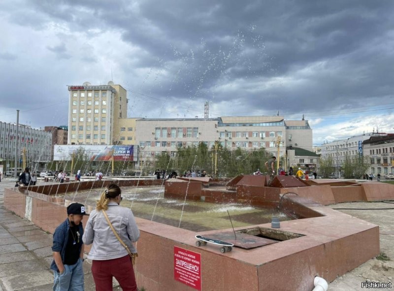 фонтан  на площади Ленина
Алмазная столица России