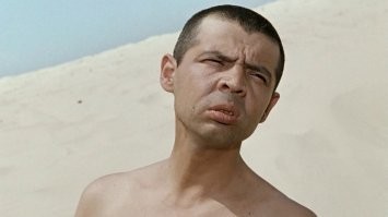 Преступник попытался совершить дерзкий побег из полицейской "Буханки"