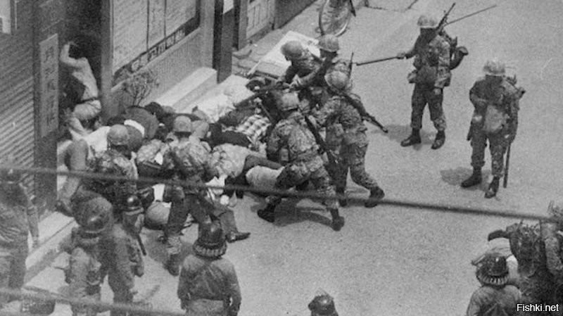 Да-да, торжество свободы и демократии. Мы в курсе.

Танки против студентов.  

Южная Корея. Смотрите, не перепутайте