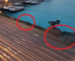 вы это имеете ввиду? длинная выдержка, стоящих видно, медленно идущие - тени, быстро идущие - не зафиксировались. народа на улице достаточно