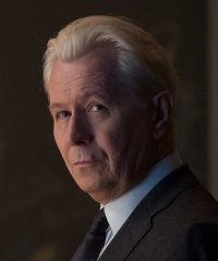 Гэрри Олдман (Гари Олдмен)

 Злодеи: 
Фильм "Дракула" (1992) - граф Дракула
Фильм "Леон" (1994) - Норман Стэнсфилд 
Фильм "Пятый Элемент" (1997) - Зорг 
Фильм "Ганнибал" (2001) - Мейсон Вергер 

Последний на данный момент фильм "Женщина в окне" (2021)