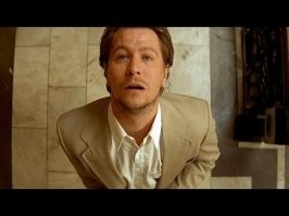 Гэрри Олдман (Гари Олдмен)

 Злодеи: 
Фильм "Дракула" (1992) - граф Дракула
Фильм "Леон" (1994) - Норман Стэнсфилд 
Фильм "Пятый Элемент" (1997) - Зорг 
Фильм "Ганнибал" (2001) - Мейсон Вергер 

Последний на данный момент фильм "Женщина в окне" (2021)