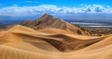 Листал , листал и думаю вот и наш Казахстан а не хрена , когда в Америке закрыли их каньон они к нам все ринулись . И вот чем вам не нравятся поющие барханы ? чарын ? река Или ( кстати рыбалка просто шикарная ) В свое время я Чарын вдоль и поперек облазил .