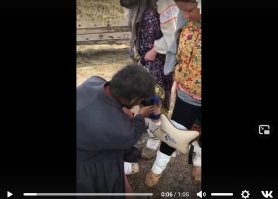 Вот они в первом видео и показывают, как нужно по возможности защититься, чтобы падать было хотя бы мягко