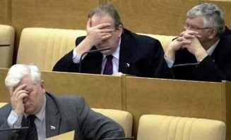 Закон Госдумы: мы тут законы пишем, а не работаем!