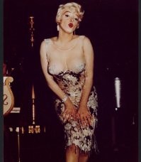 Отличная комедия.Пересмотрю пожалуй ещё раз.Автору нужно проще относиться к данному фильму.