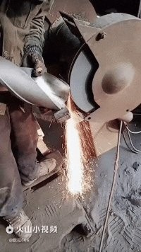 Фиксик за работой.