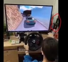 Вставлю свои пять копеек: 
1. Игра - гуано.
2. Зачем подавать столько звуковых сигналов? :) 
3. Самое главное - мы ОПЯТЬ убедились, что алкоголь и вождение несовместимы.