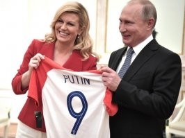 А мне хорватка нравиться , тетя в теле но красивая и всегда на позитиве . Грубо говоря я бы вдул :)))