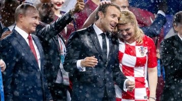 А мне хорватка нравиться , тетя в теле но красивая и всегда на позитиве . Грубо говоря я бы вдул :)))