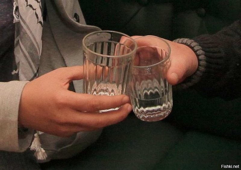 Вы сами то давно водку пили стаканами? Если стакан 250, это не значит что его наполняют под завязку.