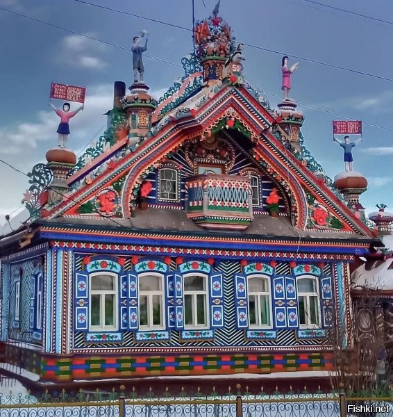 "Спас на крови" в Питере у меня всегда ассоциировался с чем-то подобным. )