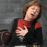 Контейнеровоз врезался в док порта и опрокинул гигантские краны