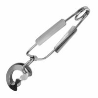 Улиток выковыривают либо специальными щипцами, либо двузубой вилкой