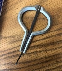 Этот музыкальный инструмент всюжизнь назывался ВАРГАН! (или хомус) Арфа блин, губная....

З.Ы. На второй фотке мой варган.