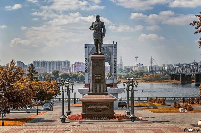 Вот такой памятник Александру 3 стоит в Новосибирске. 
Благодаря строительству Транссиба и появился наш город