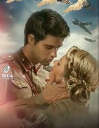 Верно, но только термин "солдат" был старорежимный, и тем более к ним уж никак не мог быть применён.

В современных фильмах о войне сейчас чего только не показывают.
Петлицы с "кубарями", могут мирно уживаться с погонами и неуставной " патлатостью".