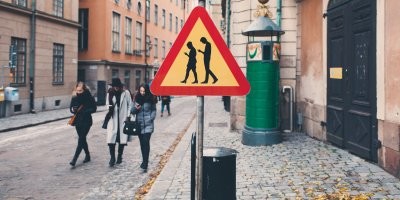 Случайно не этот знак снесла )))